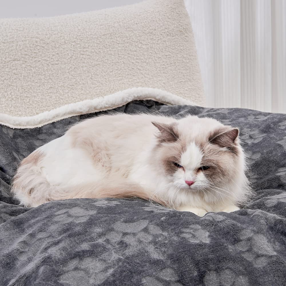 best comforter for cat claws